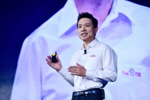 李彦宏首次回应为何不开源文心：闭源能赚到钱 聚集人才