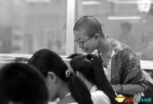 未解决学生厌学问题 温州女校长愿赌服输剃光头