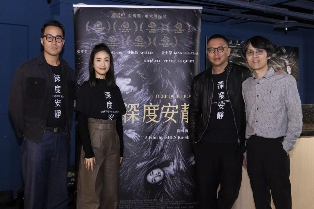 張孝全林依晨當一日店長！近距離與觀眾互動　逐一擊掌喊話：多刷幾次